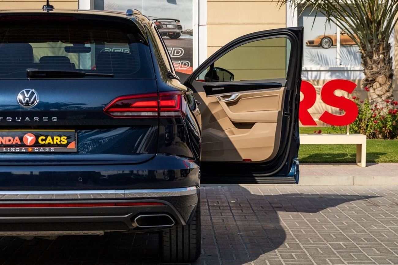 Volkswagen Touareg Atmosphere 3.0L Volkswagen Touareg 2023 GCC under Agency Warranty and Service Contract with Flexible