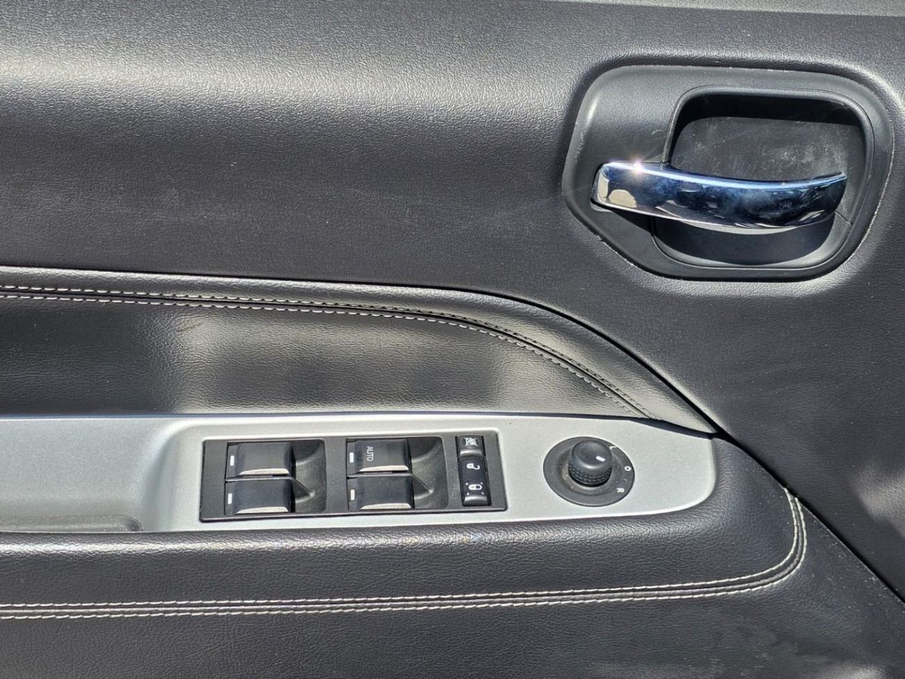 جيب كومباس Limited 2.4L (172 HP)