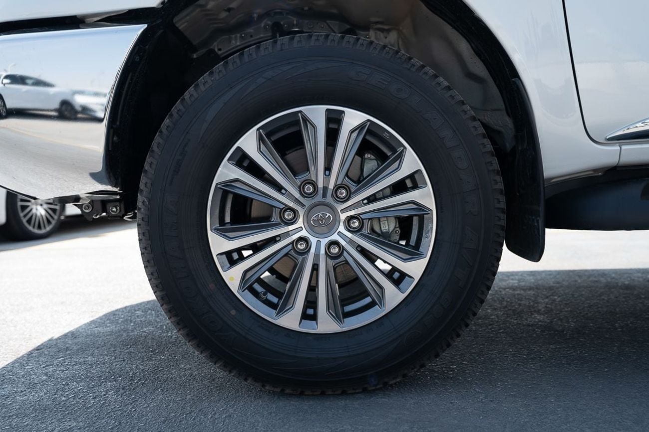 تويوتا هيلوكس SGLX 2.7L Petrol Double Cabin Automatic Transmission 4x4 2026