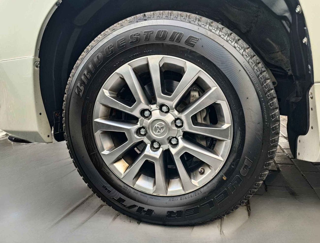 Toyota Prado VXR V6 OPT // 1922 AED Monthly // FULL OPTION (LOT # 70198)