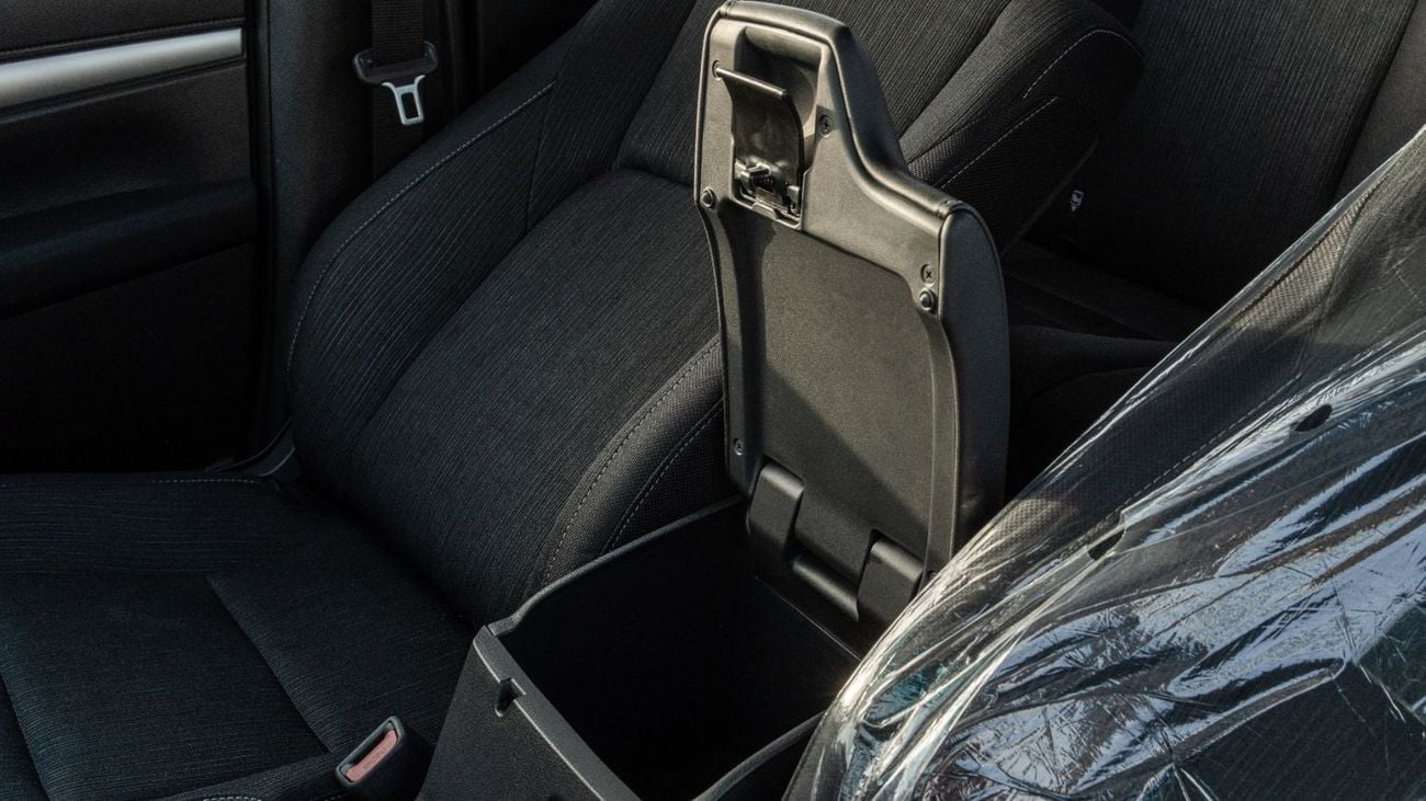 تويوتا هيلوكس 2025 Toyota Hilux SGLX 2.4L MT Diesel (White-Black)