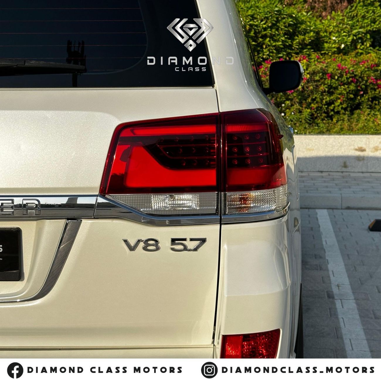 Toyota Land Cruiser Toyota Land Cruiser VXR Full option  GCC  Under Warranty  Full Service History