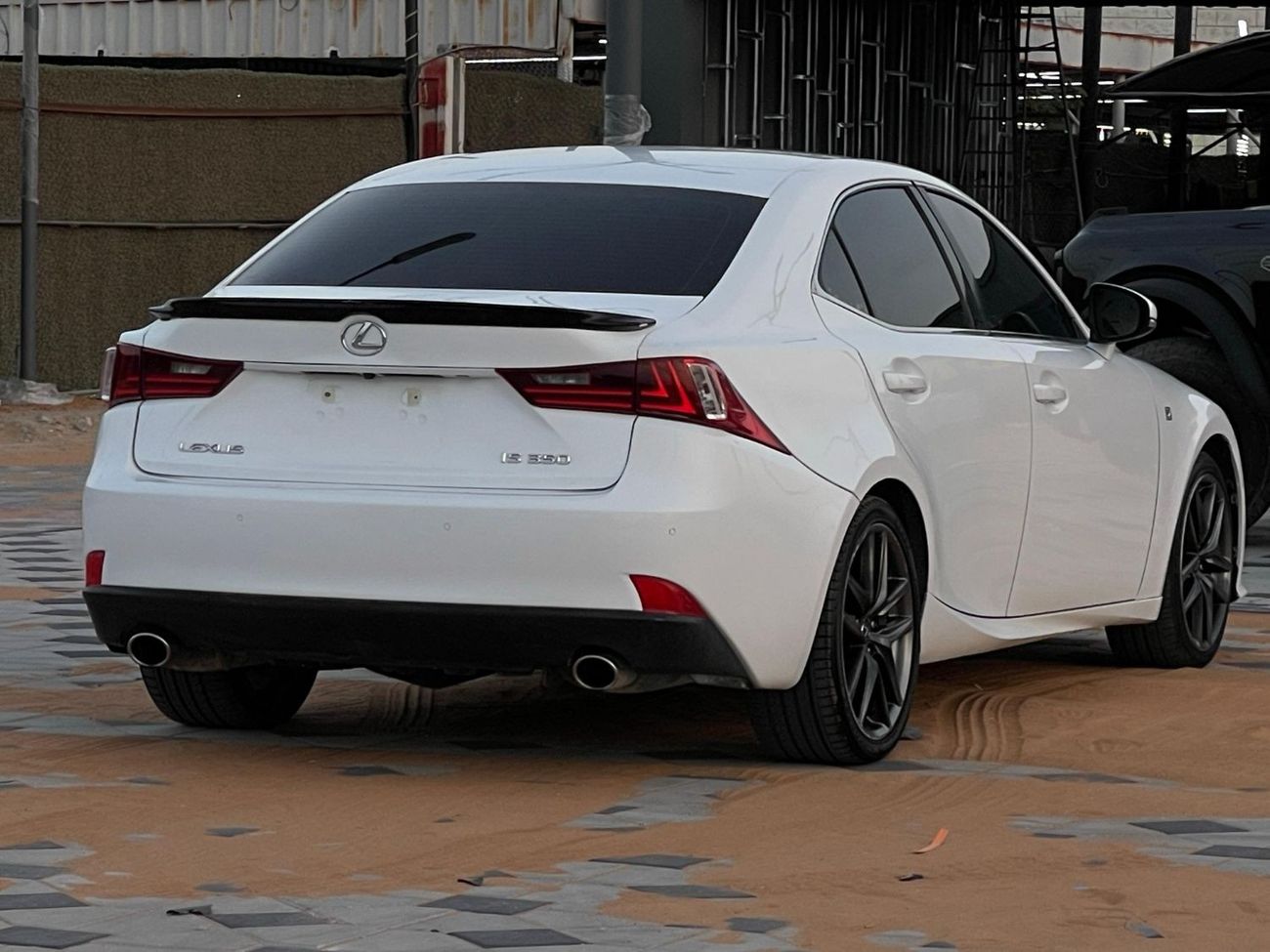 لكزس IS 350 F سبورت بلاتينوم