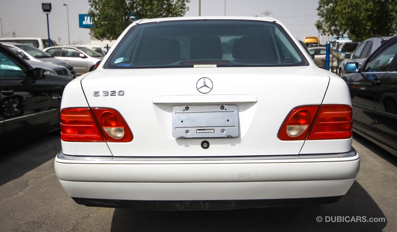 Mercedes-Benz E 320