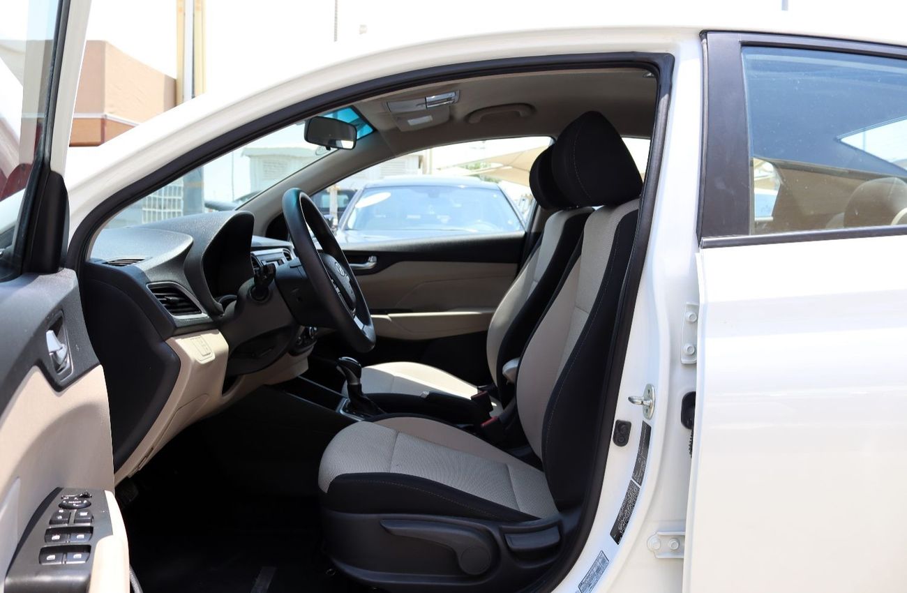 هيونداي أكسنت GL خالية من الحوادث - خليجي - صبغة وكالة - مكينة 1600 سي سي - بحالة الوكالة من الداخل والخارج