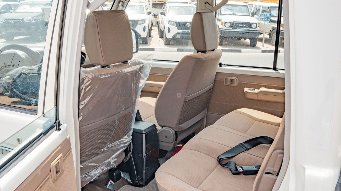 Toyota Land Cruiser Pick Up ECT0112 - Toyota LC79 SCab - 4.5L Dsl Mt Full White 2024