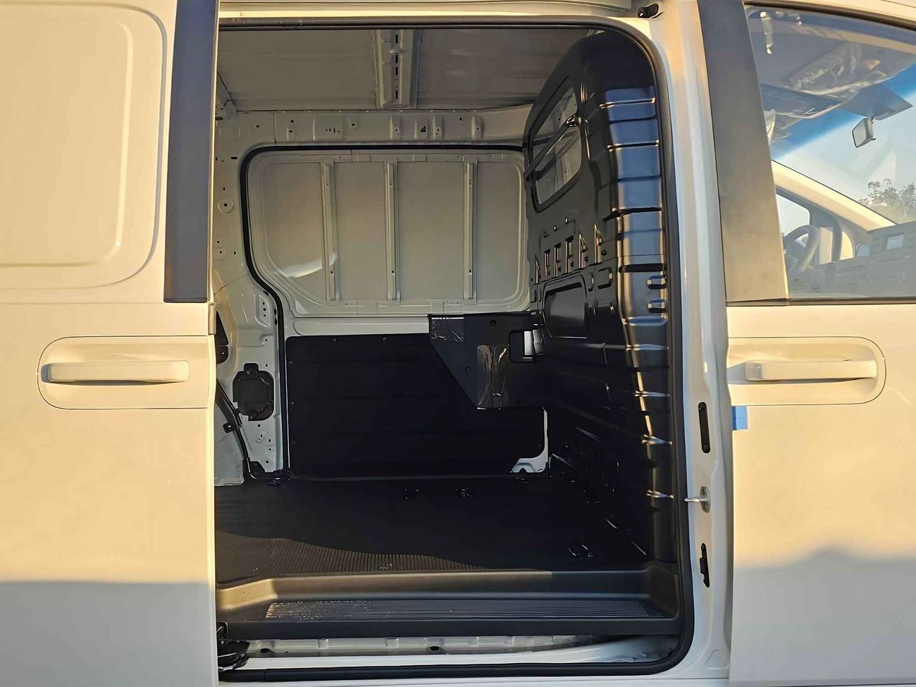 Hyundai Staria A/T / 3.5L V6 PETROL / CARGO BODY / 2025 MY