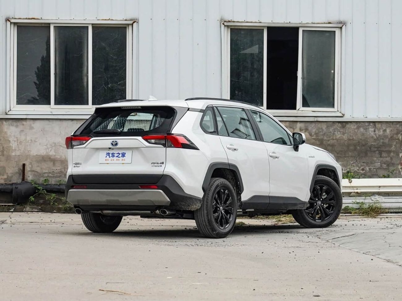 Toyota RAV4 Hybrid 2.5L E-CVT 4WD Elite Plus Trim