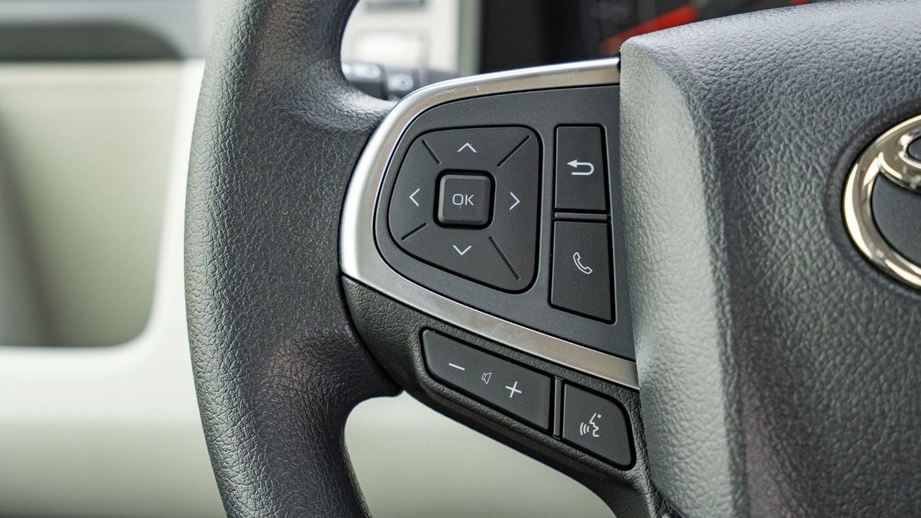 Toyota Hiace Toyota Hiace High roof 3.5L Petrol MT 13 Seaters