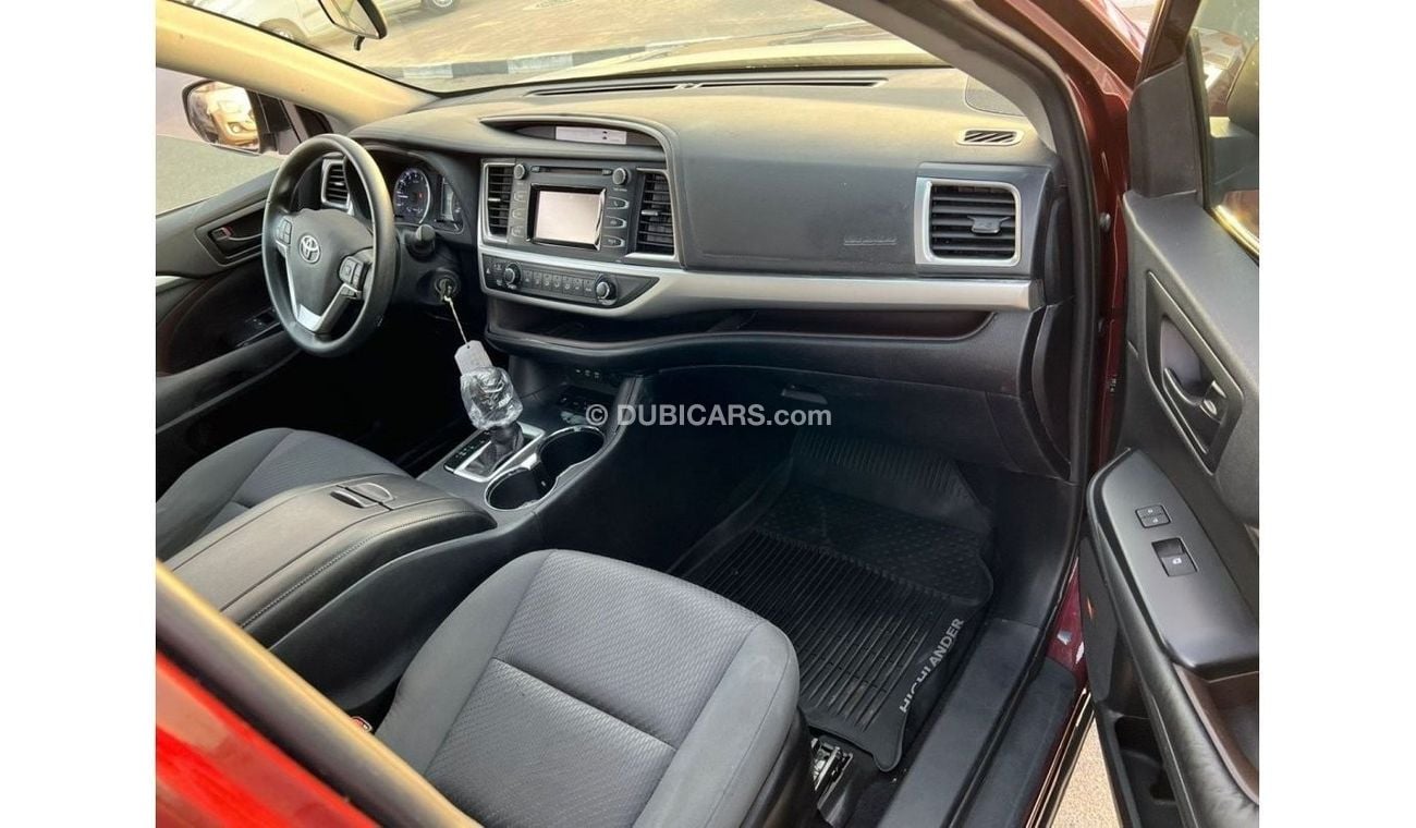 Toyota Highlander 2019 Toyota Highlander LE AWD 4X4 MidOption+ /