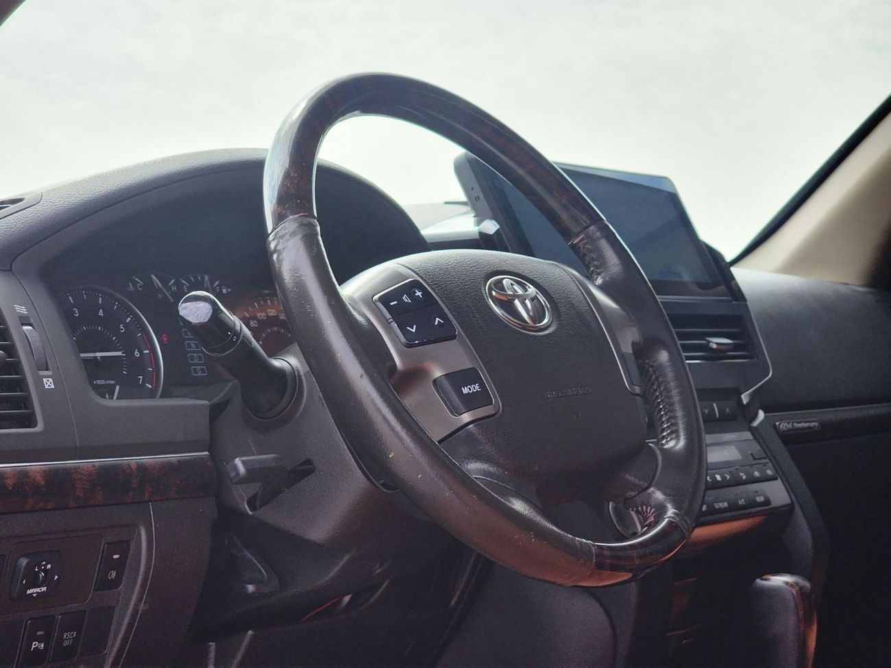 تويوتا لاند كروزر GX.R V6