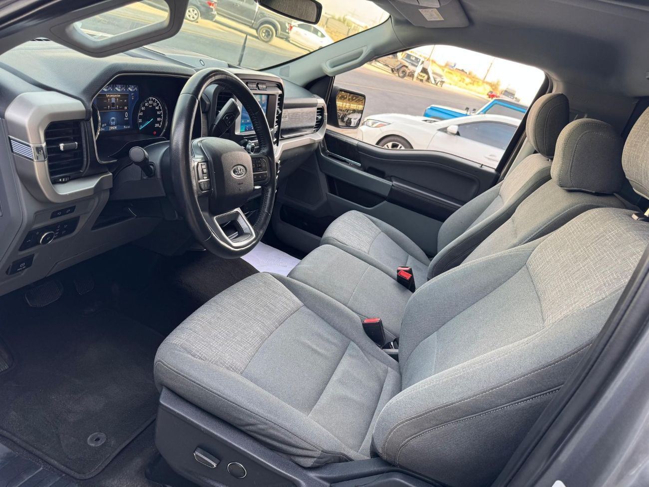 Ford F 150 XLT / 5.0 V8 4X4 / GCC / AGENCY WARRANTY AND SERVICE TILL 2027/ REMOTE START / RAPTOR FACELIFT