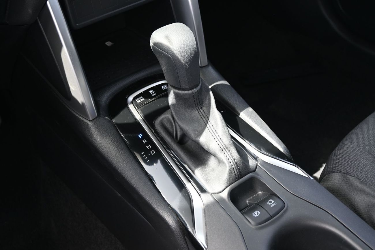 تويوتا كورولا كروس Toyota Corolla Cross 2.0L Hybrid, FWD Model 2025, Color White