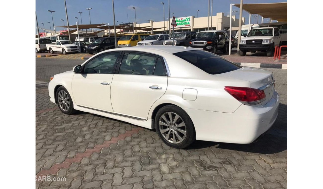 Toyota Avalon Toyota Avalon 2011 gcc for sall very celen car