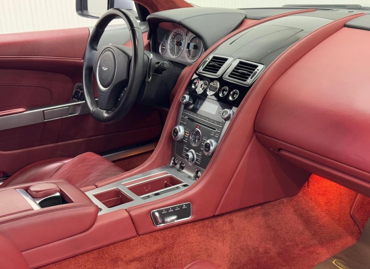 Aston Martin DB9 Std 6.0L (470 HP) 2014 Aston Martin DB9, Full Service History, Excellent Condition, GCC