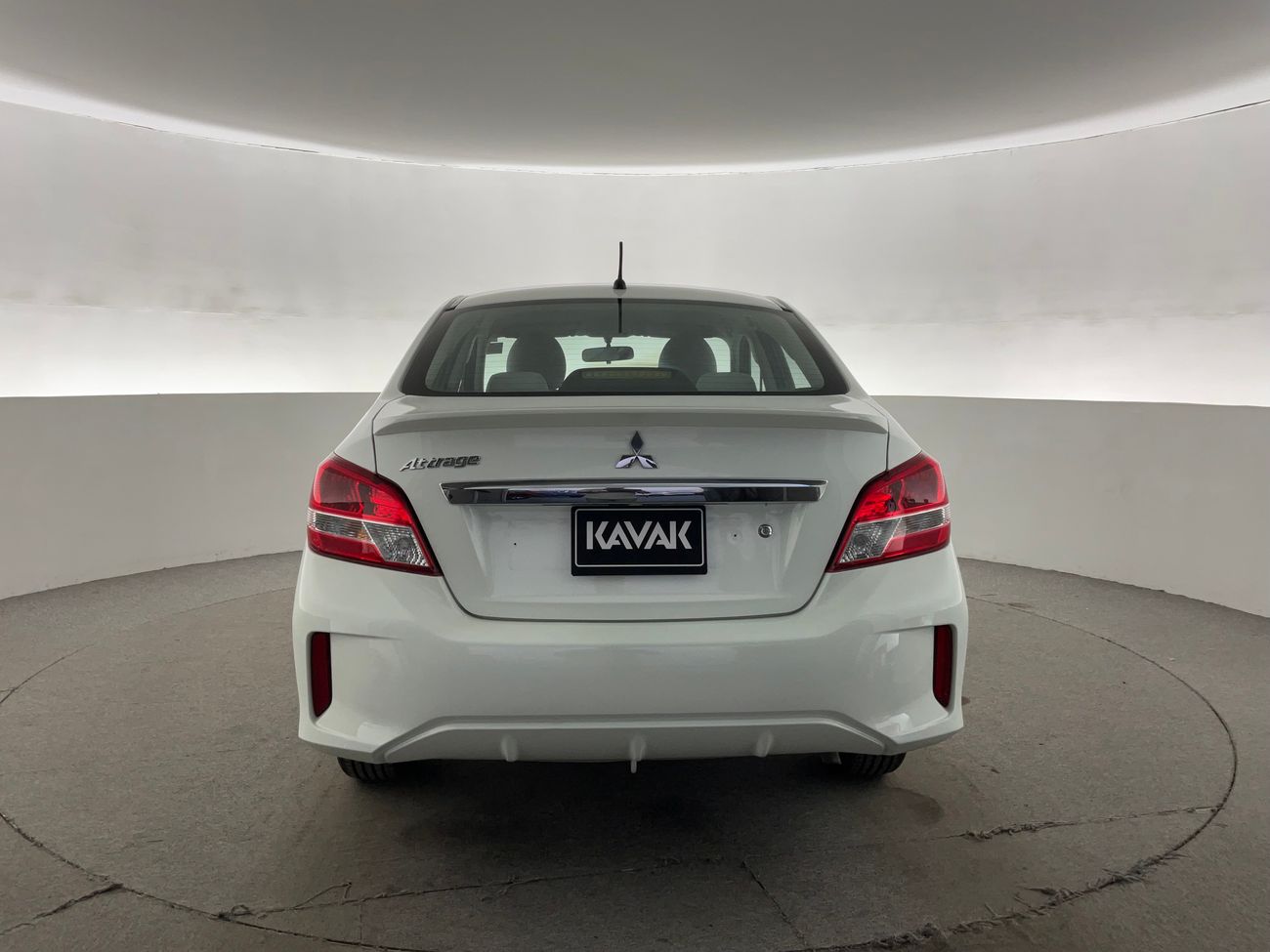 ميتسوبيشي اتراج GLX Full | شامل الضمان | 0 ﺪﻔﻋﺓ ﺃﻮﻟﻯ