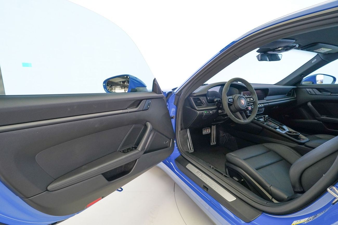 Porsche 911 Carrera 3.0L (444 HP) Coupe