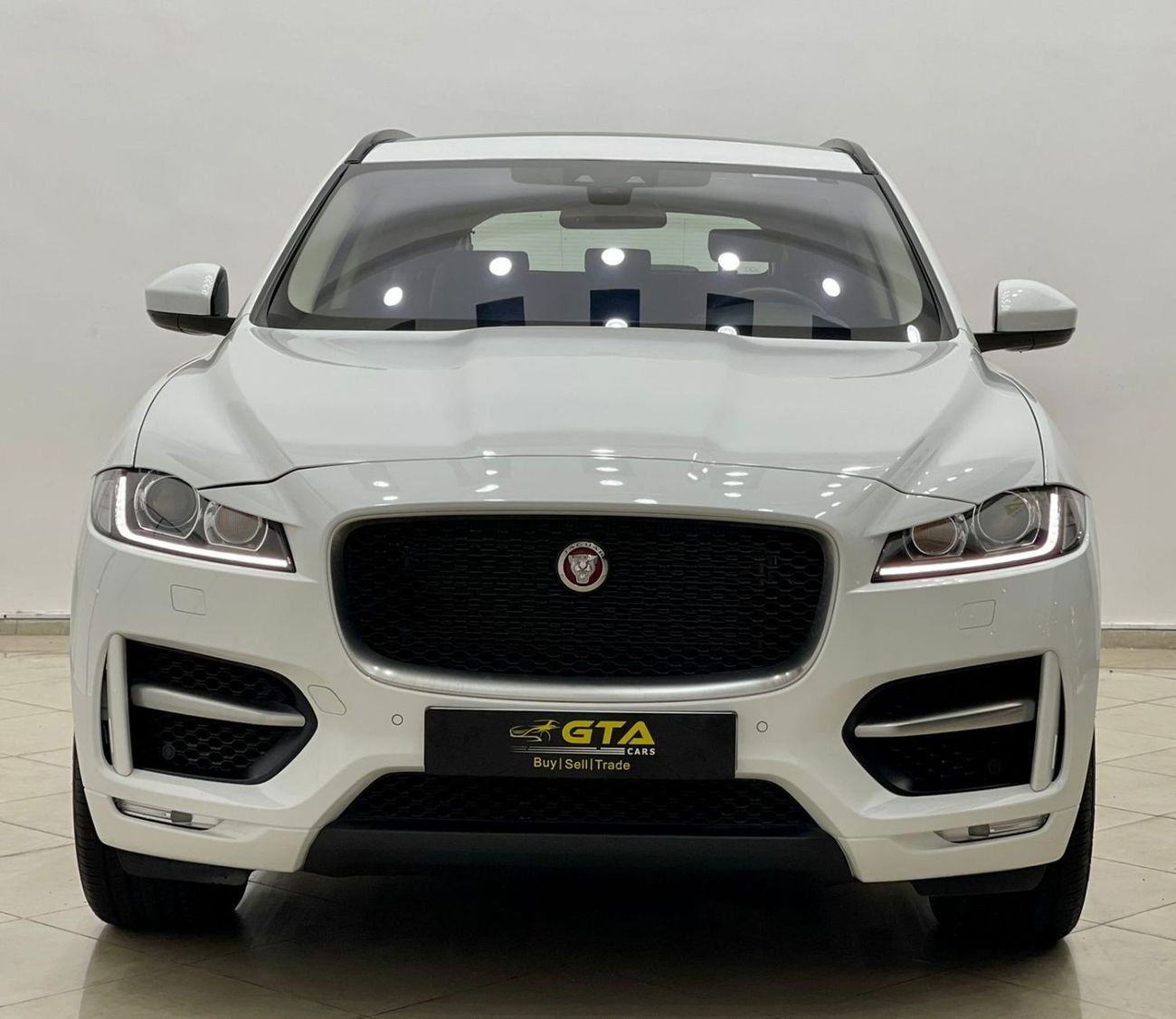 جاكوار F بيس R-سبورت