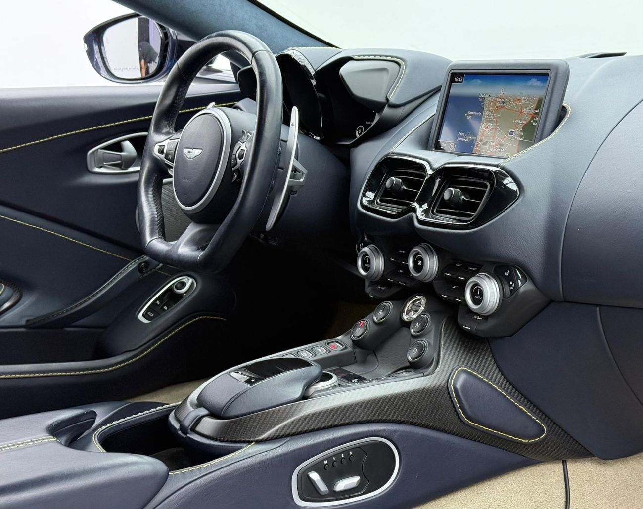 أستون مارتن فانتيج Std 4.0L 2020 Aston Martin Vantage V8, 2025 Aston Martin Warranty, Fully Loaded, Very Low Km, GCC