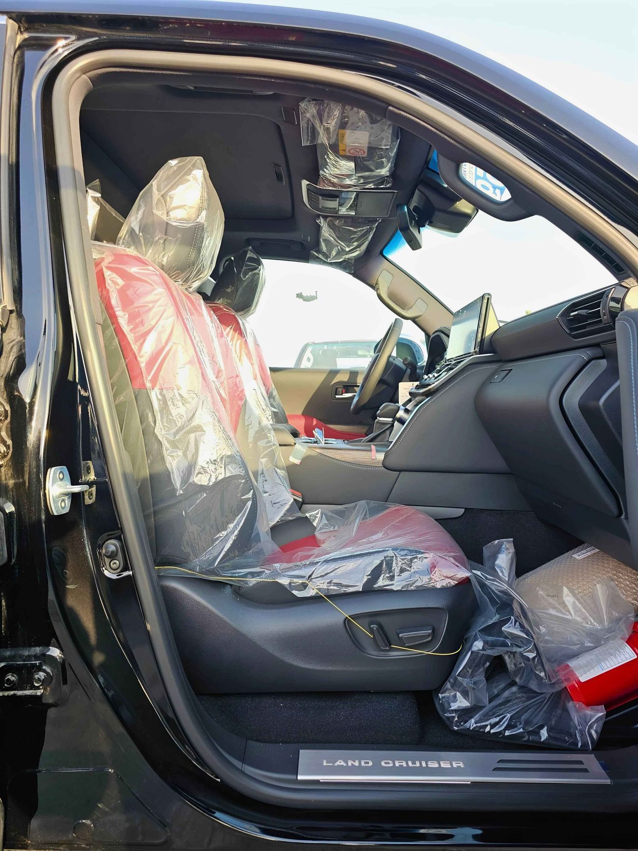 Toyota Land Cruiser 3.3L Diesel Top Variant With RADAR | HUD | BIG DVD | JBL | GCC Specs (CODE # VXR-Z)