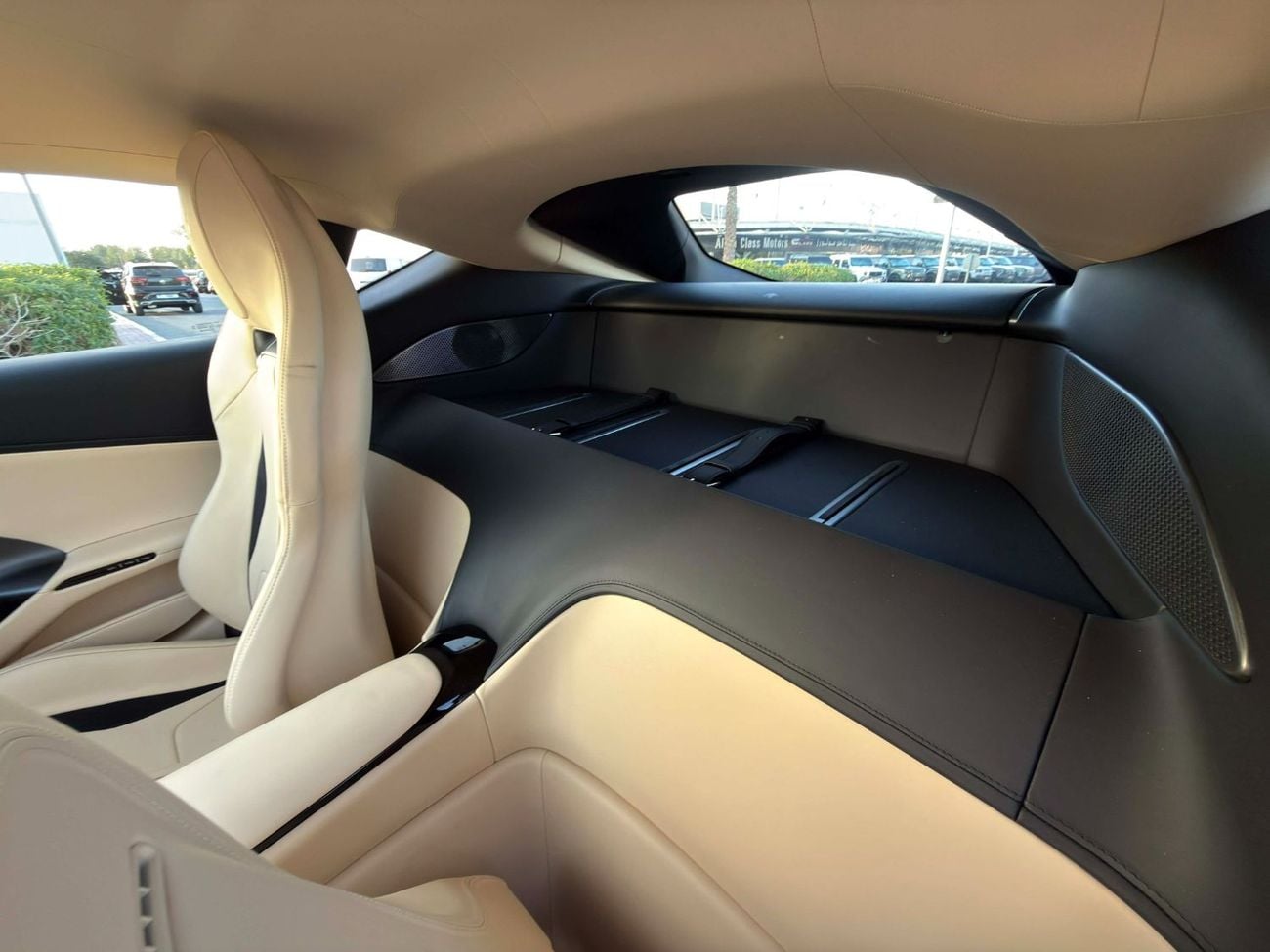 فيراري 12سيلندري GCC SPEC UNDER WARRANTY