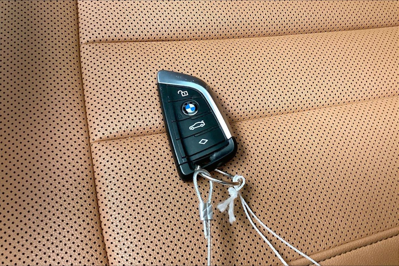 بي أم دبليو 520i Joy Edition | شامل الضمان | 0 ﺪﻔﻋﺓ ﺃﻮﻟﻯ