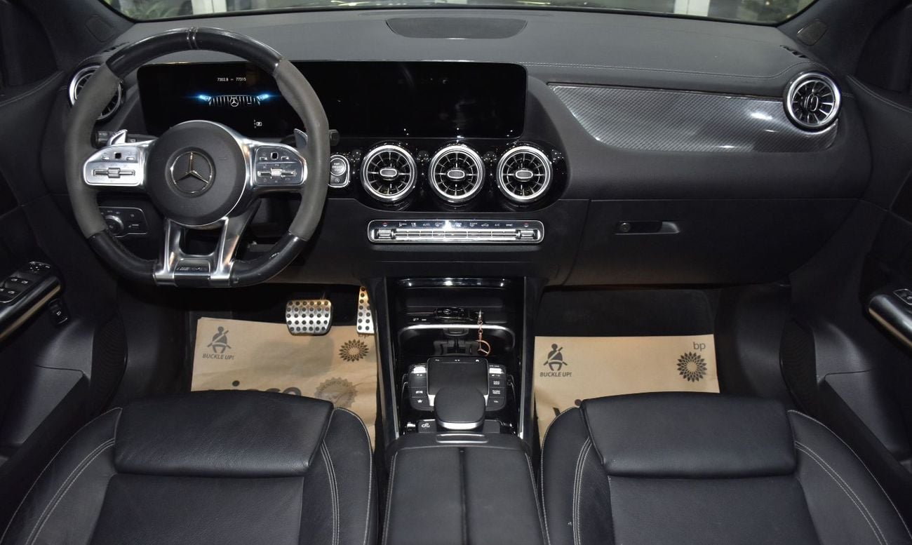 مرسيدس بنز GLA 35 AMG 4MATIC عرض ممتاز لسيارة مرسيدس بنز GLA35 AMG (موديل 2022) باللون الرمادي وبمواصفات أمريكية