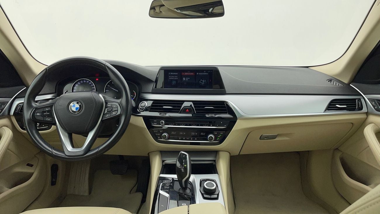 بي أم دبليو 520i EXCLUSIVE 2 | بدون دفعة مقدمة | اختبار القيادة في المنزل