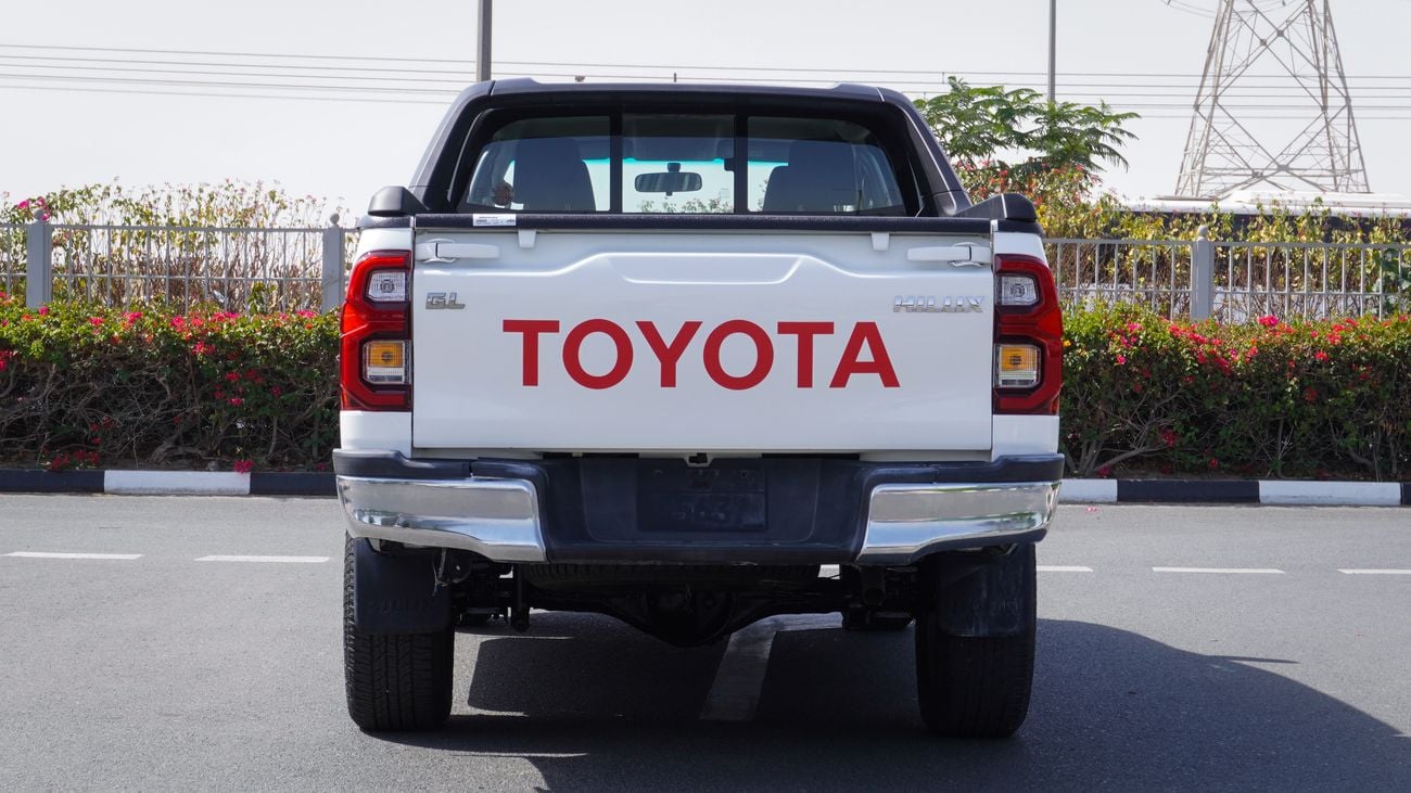 تويوتا هيلوكس GL 2.7 L With 2024 body kit