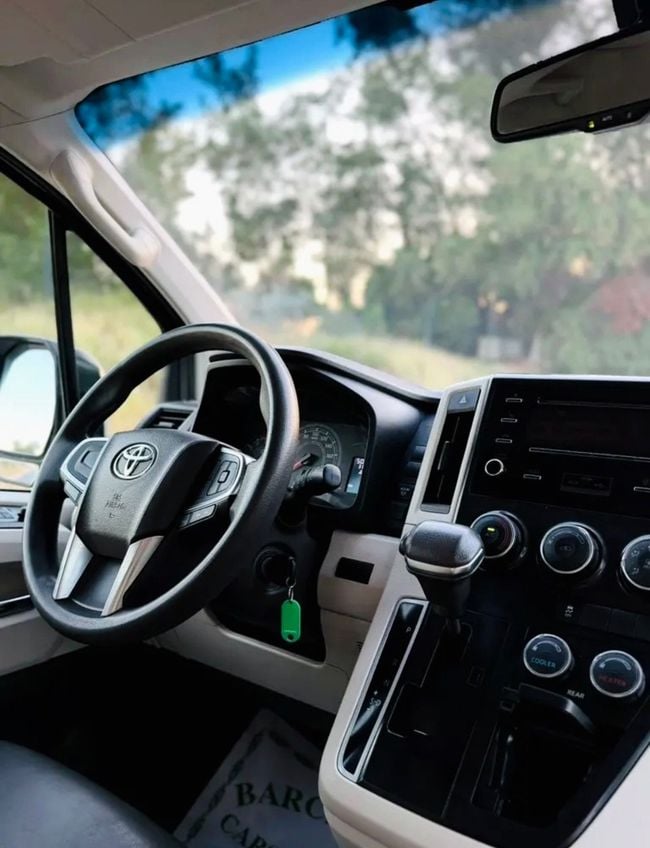 Toyota HiAce 2021 Model Diesel Engine Automatic Transmission Full Option GCC Specification Very Perfect Condition, миниатюра 21