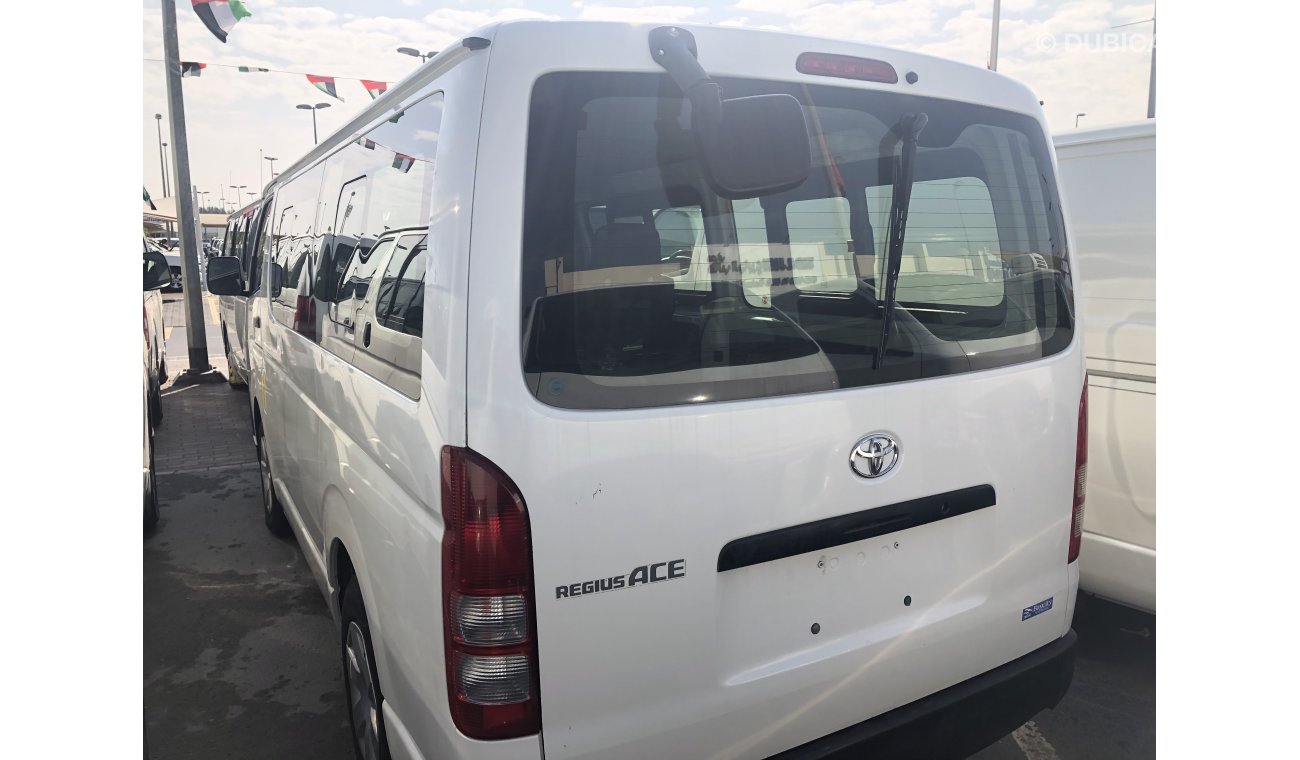 Toyota Hiace Toyota Hiace bus,model:2015.Excellent condition