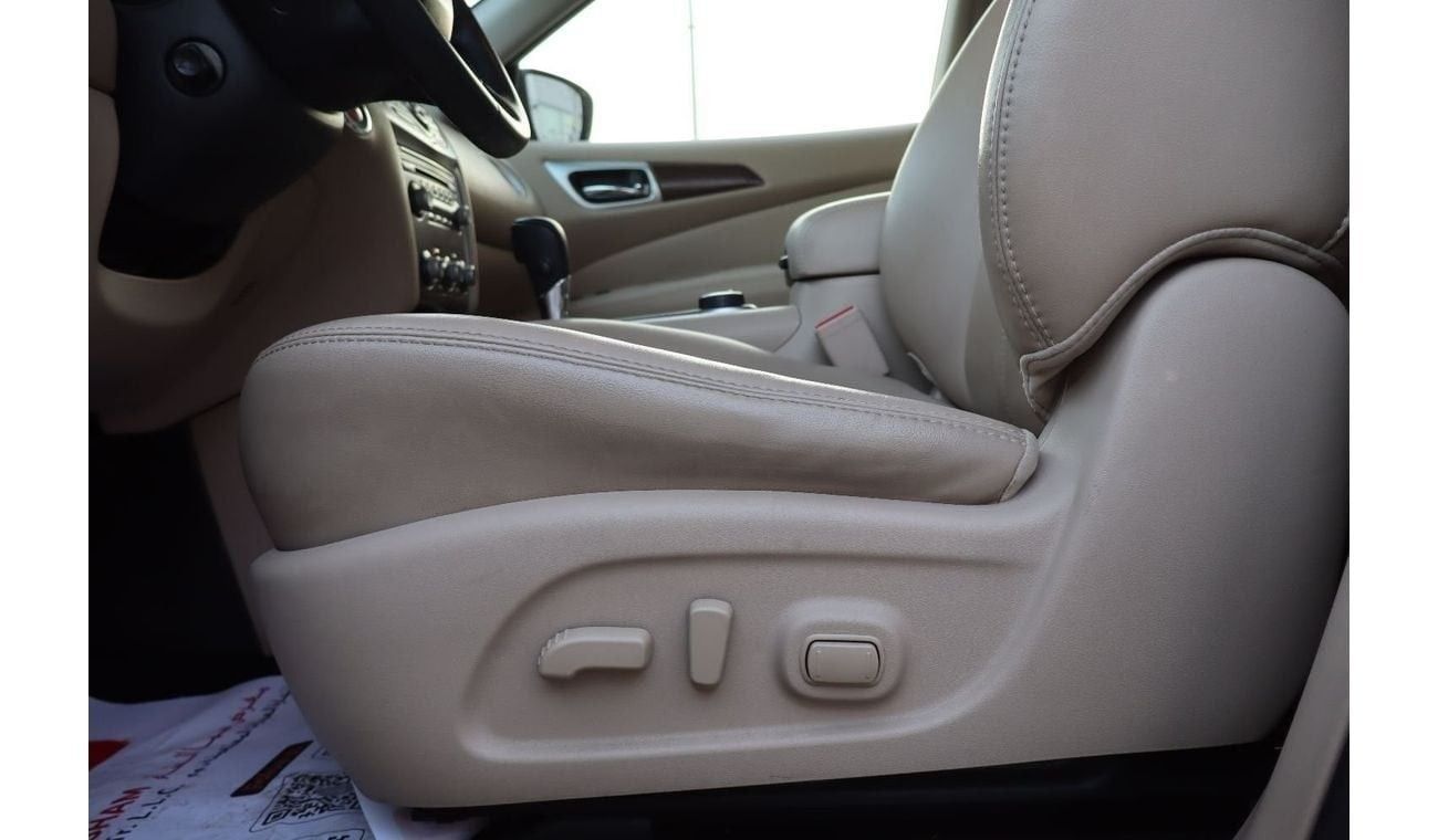 Nissan Pathfinder SV 3.5L (260 HP) 4WD