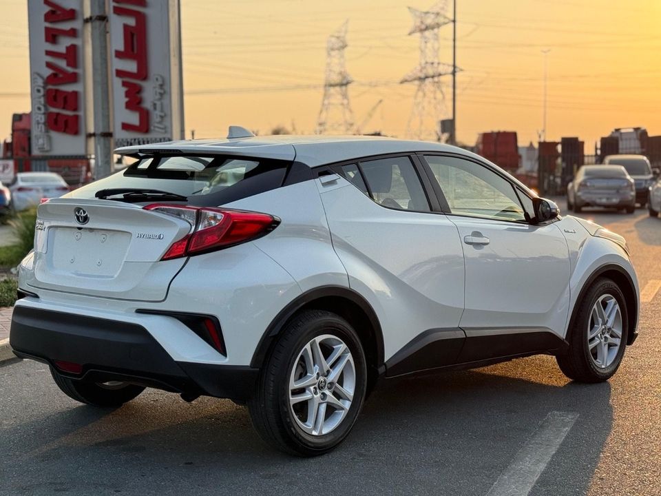 Used Hybrid TOYOTA CHR XLE 2022 for sale in Dubai - 808221