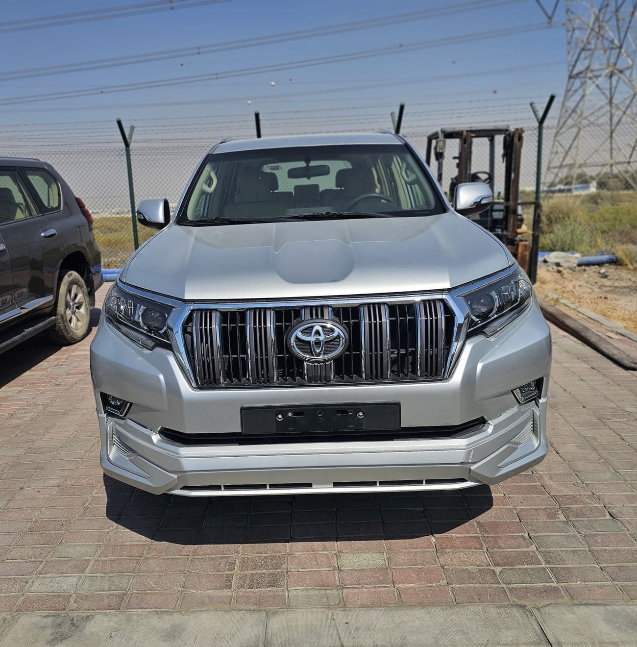 Toyota Prado TX-L 2022MODEL 2.7 v4 petrol Engine Colour sliver Transmission Automatic Interior Beige Leather seats 7se