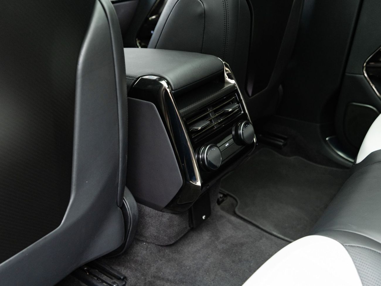 Land Rover Range Rover Sport SV EDITION ONE BUY NOW, PAY 2027 | THE BLACKLINE STANDARD | Al Tayer Warranty + Service Contract, Full Carbon, GCC