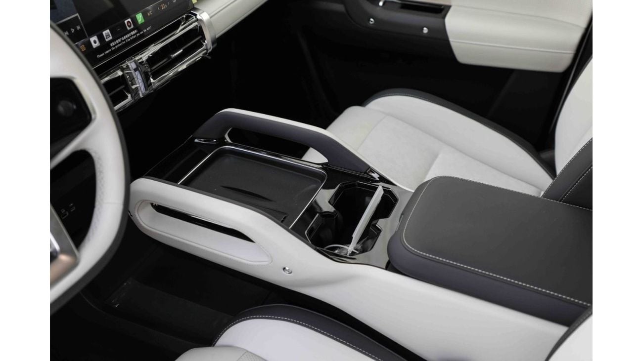 شيري iCar 03 2024 ICAR EQ3 V2 طويلة المدى - أسود من الداخل أبيض | تصدير فقط