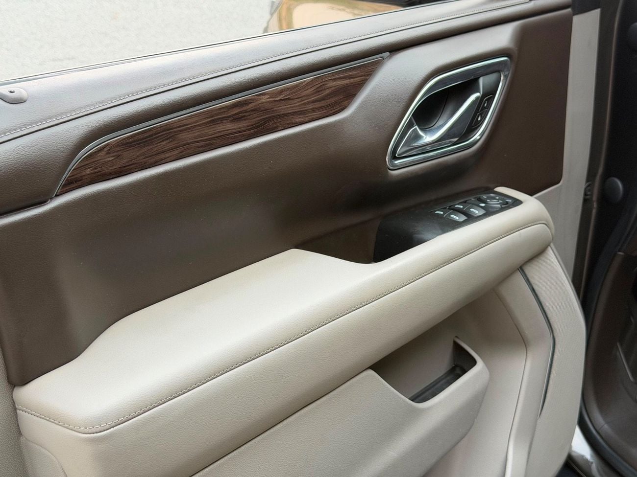 Chevrolet Suburban LT SUBURBAN /V8 5.3L / 7 seater / GCC/NEW SHAPE / Radar/ Blind Spots/ LINE ASSIST