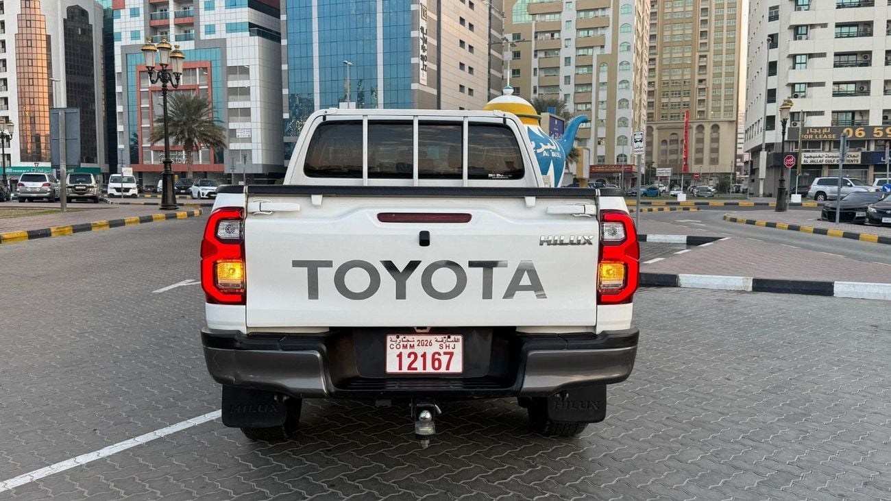 Toyota Hilux Sr with new shape