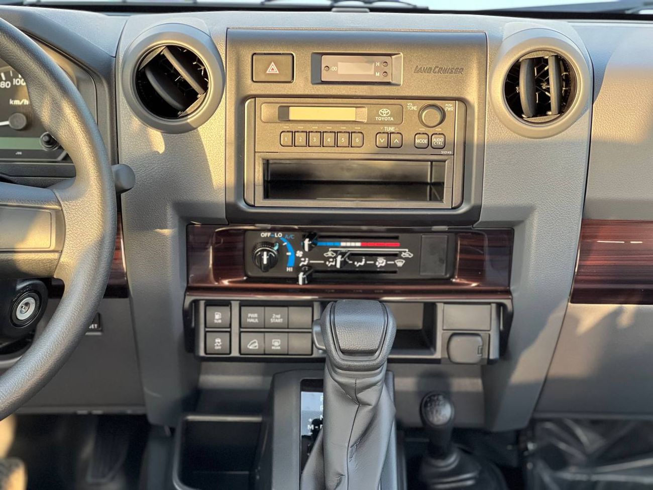 تويوتا لاند كروزر 70 3 DOOR LC78 2.8L DSL A/T // 2025 // STANDARD OPTION WITH MANUAL WINDOWS // SPECIAL OFFER // BY FORMU