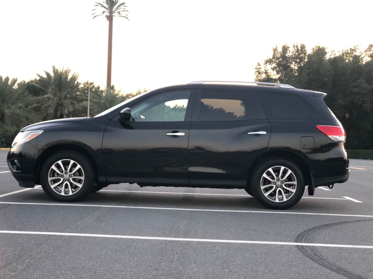 Nissan Pathfinder MODEL 2016 CAR PERFECT CONDITION INSIDE AND OUTSIDE NO ANY MECHANICAL ISSUES FULL