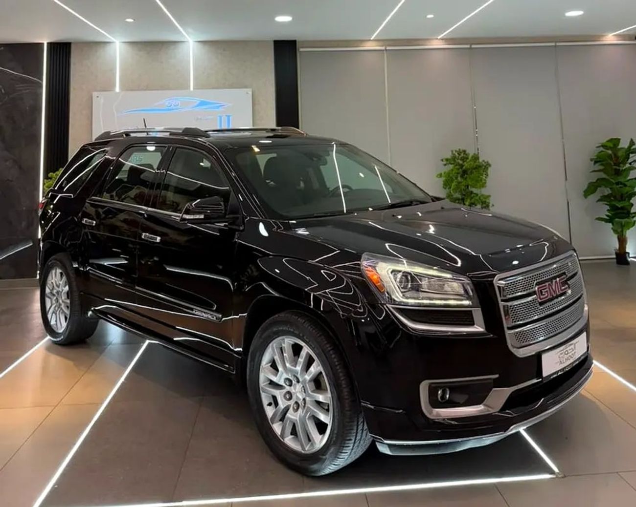 GMC Acadia Denali 3.6L SPECIAL V6 || GCC || FULLY LOADED || UNIQUE || SPACIOUS || GREAT CONDITION