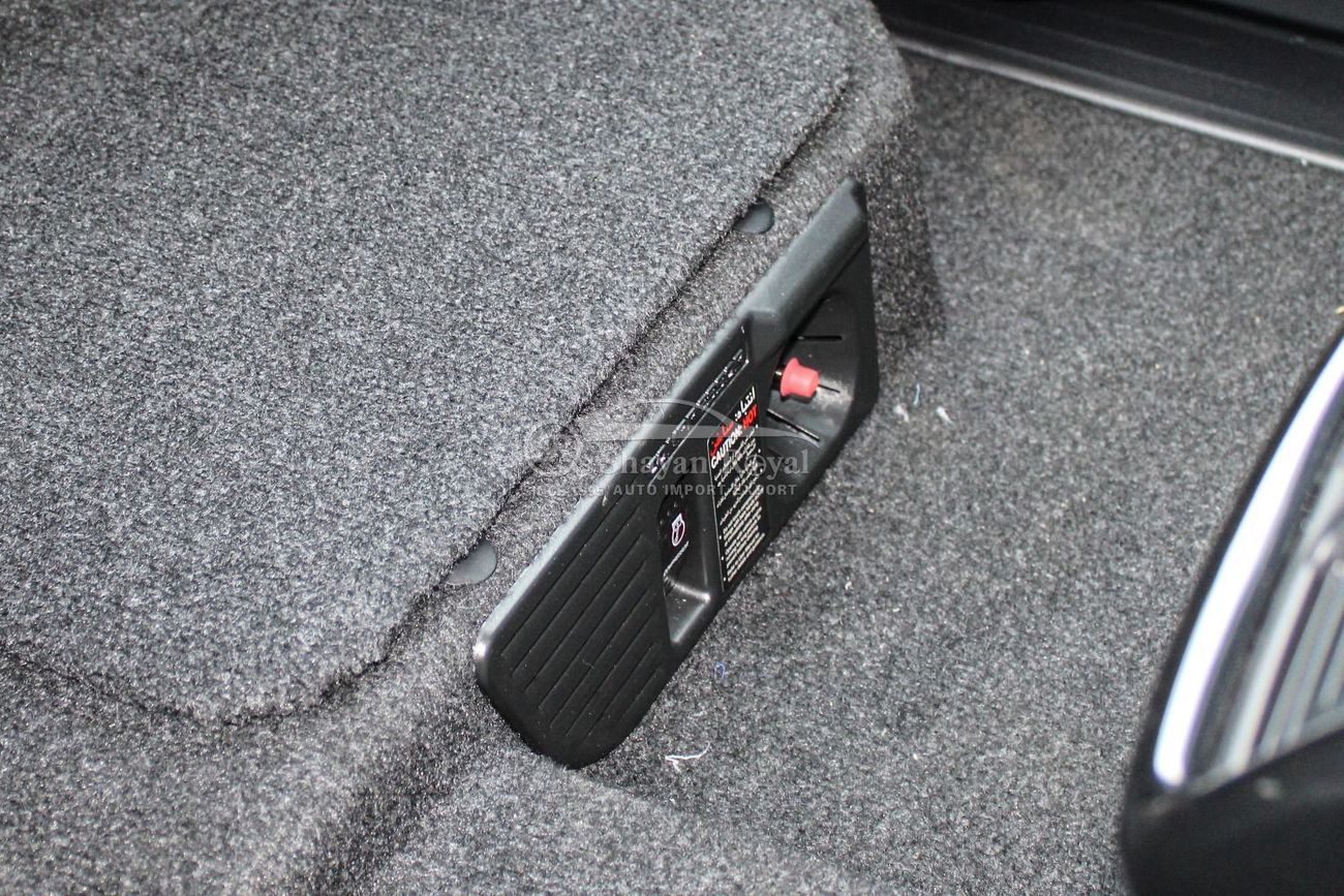 Toyota Hilux LHD 4.0L PETROL V6 4X4 DC ADVENTURE EXCLUSIVE WITH AIR COMPRESSOR AT 2025MY