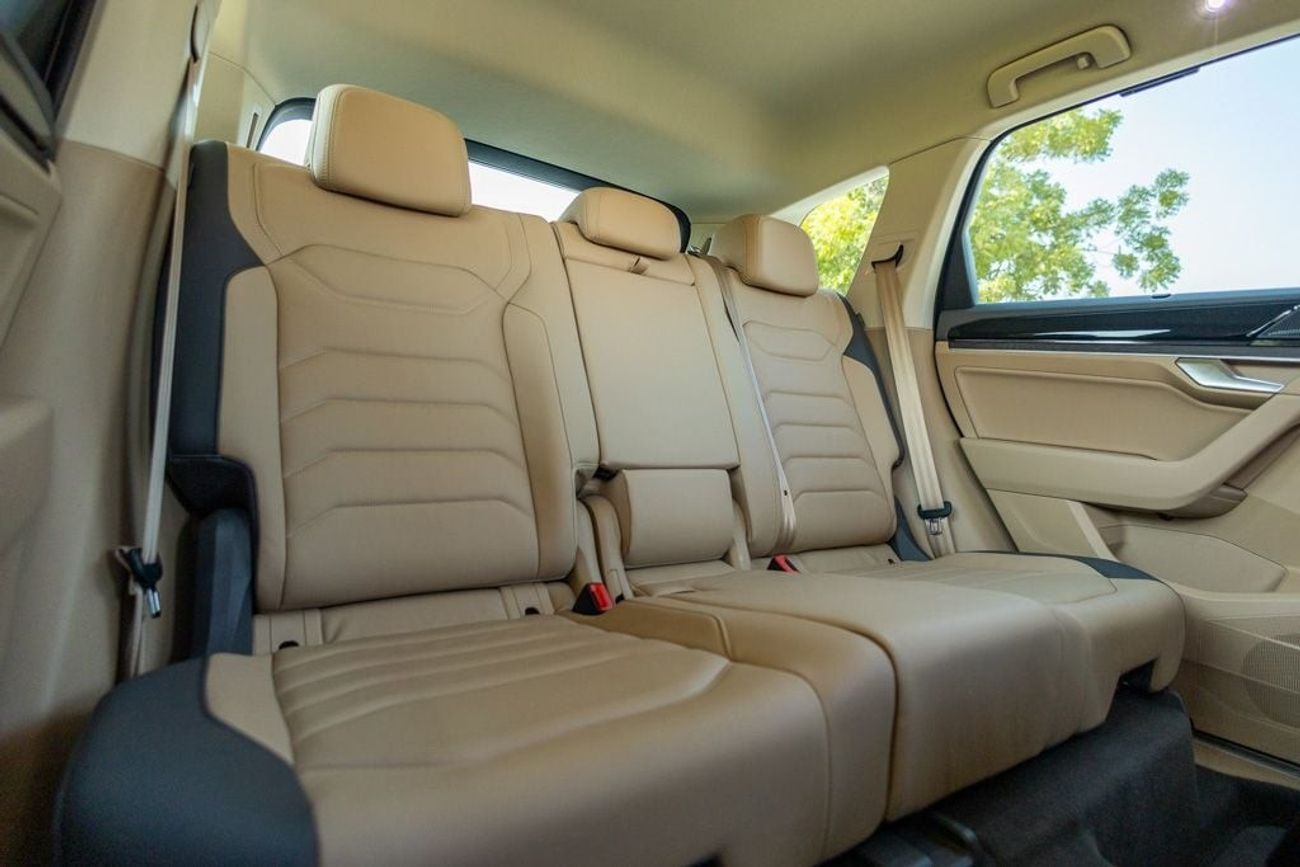 Volkswagen Touareg Atmosphere 3.0L Volkswagen Touareg 2023 GCC under Agency Warranty and Service Contract with Flexible