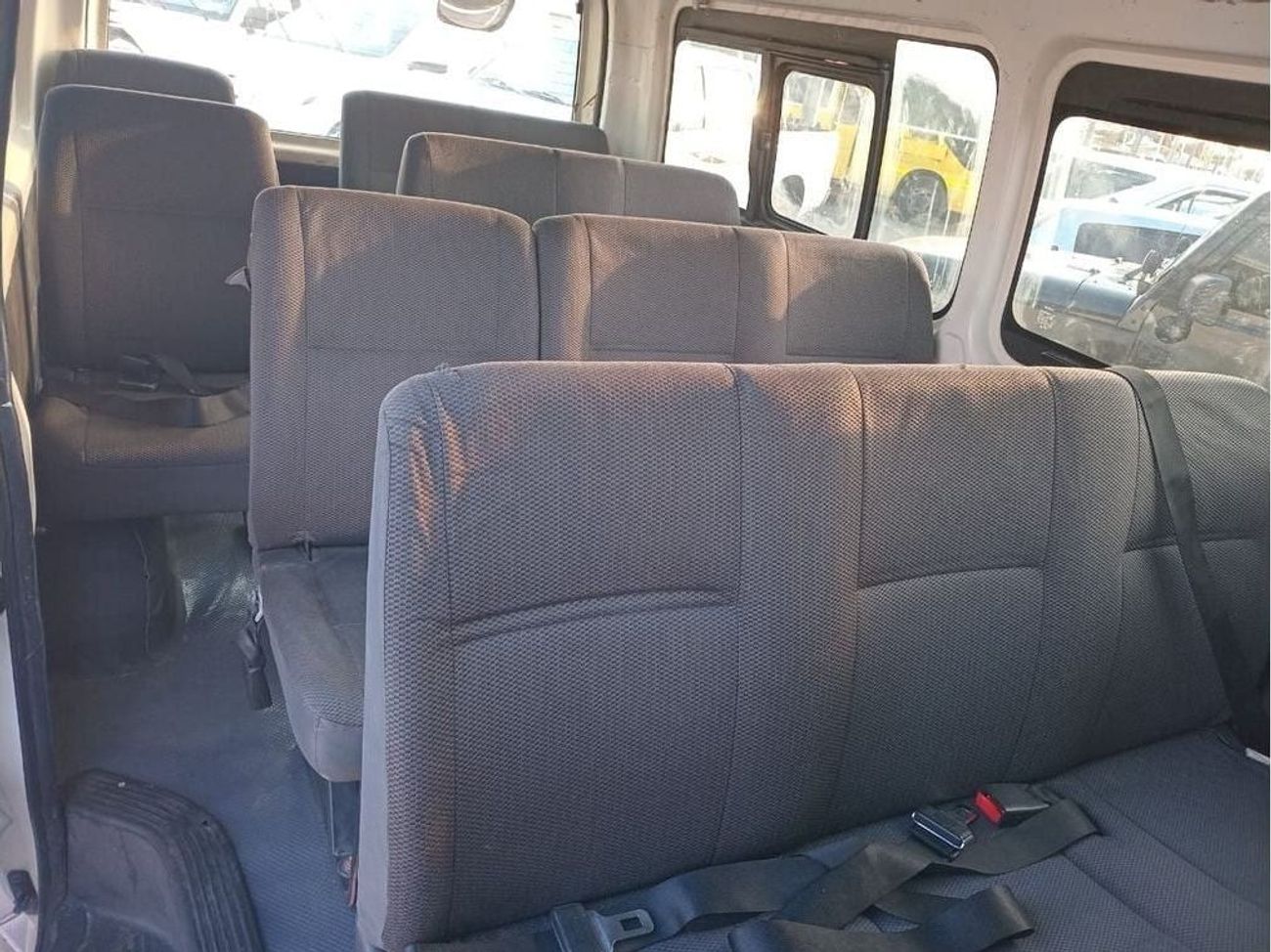 تويوتا هاياس 2.5L DIESEL 15 SEATER MANUAL TRANSMISSION