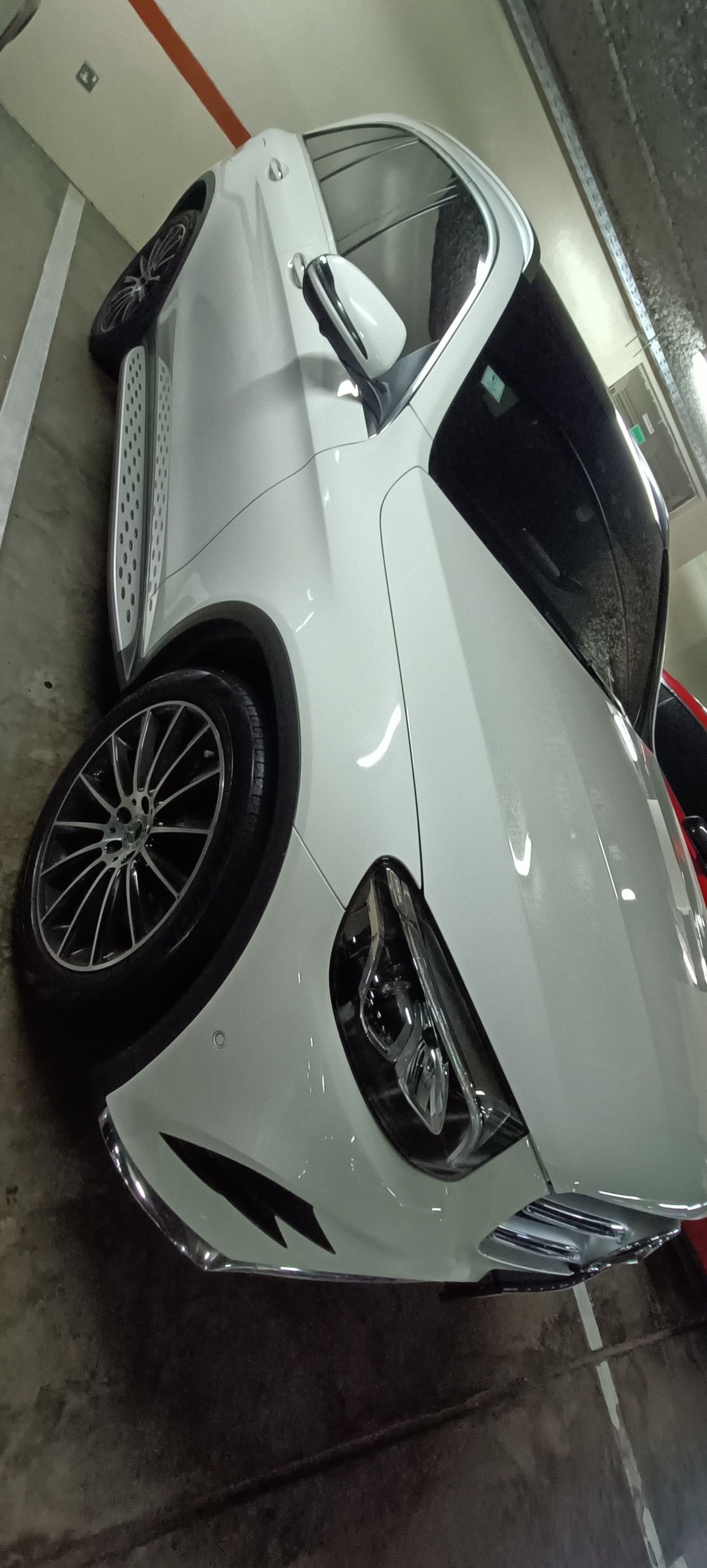 مرسيدس بنز GLC 250 4MATIC 2.0L