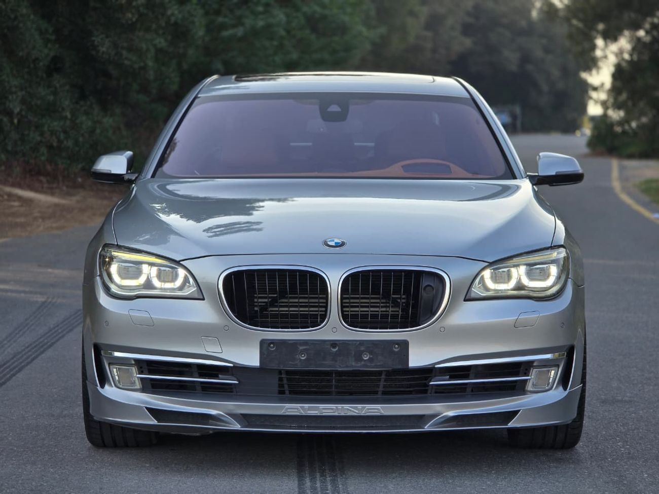 بي أم دبليو 750Li Luxury 4.4L (443 HP)