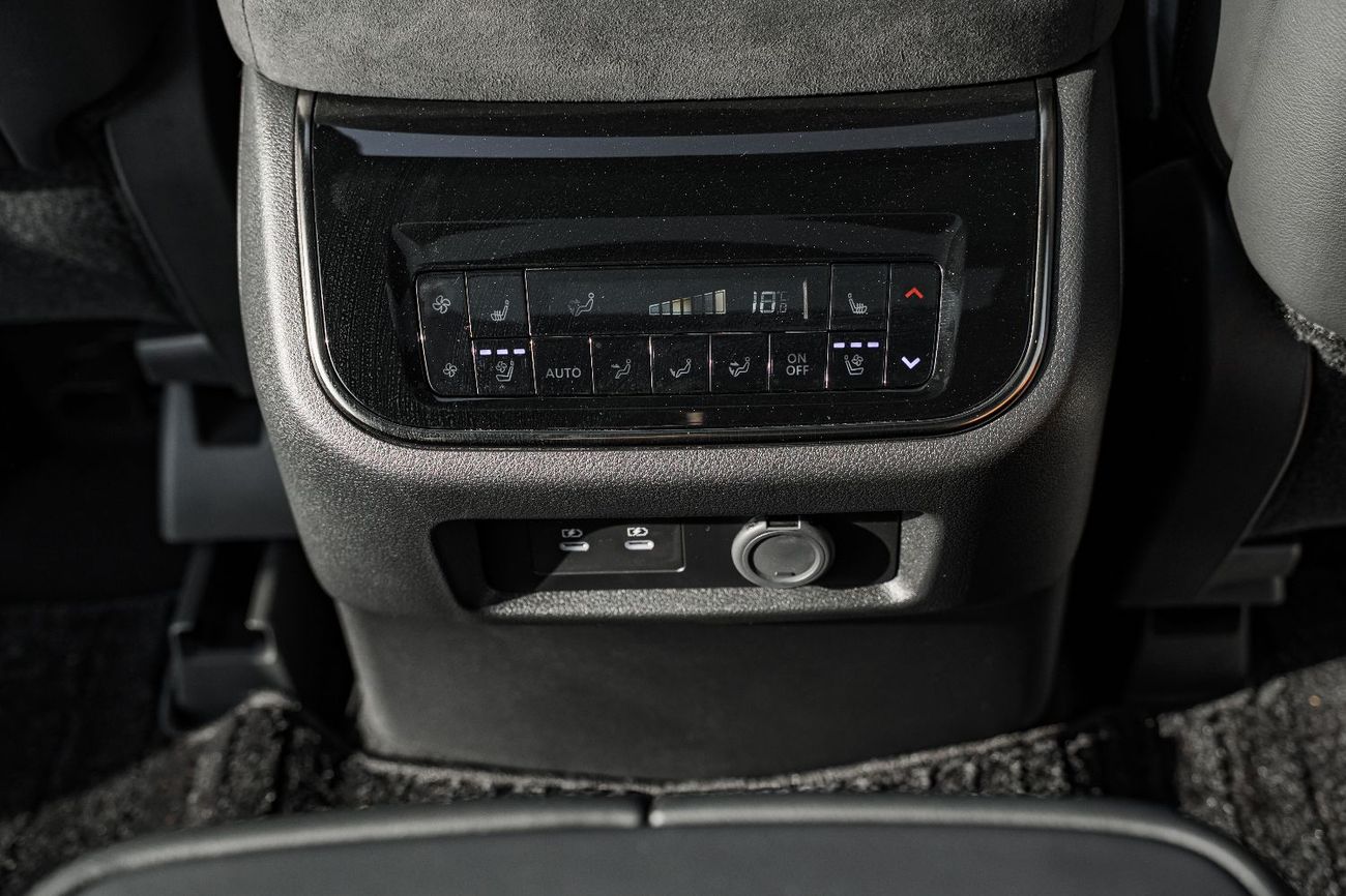 Infiniti QX80 Autograph Captain Chairs 3.5L