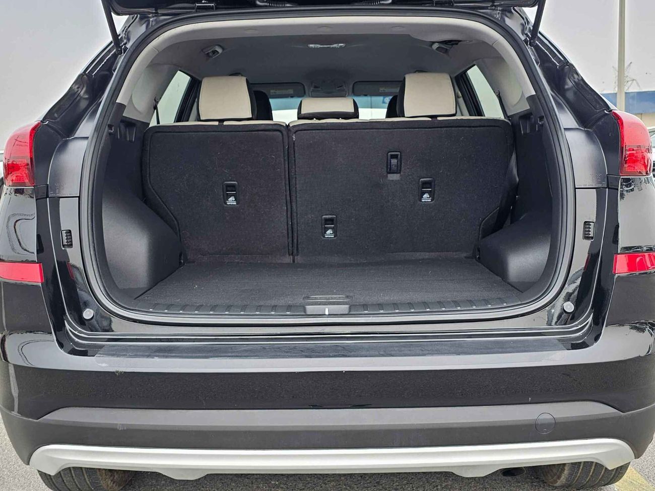 Hyundai Tucson LIMITED AWD/LOW MILEAGE/ELECTRIC/LEATHER/HEATINGSEATS/BUTTON START/DVD/DIFFLOCK/E BRAKE/ 700 MONTHLY