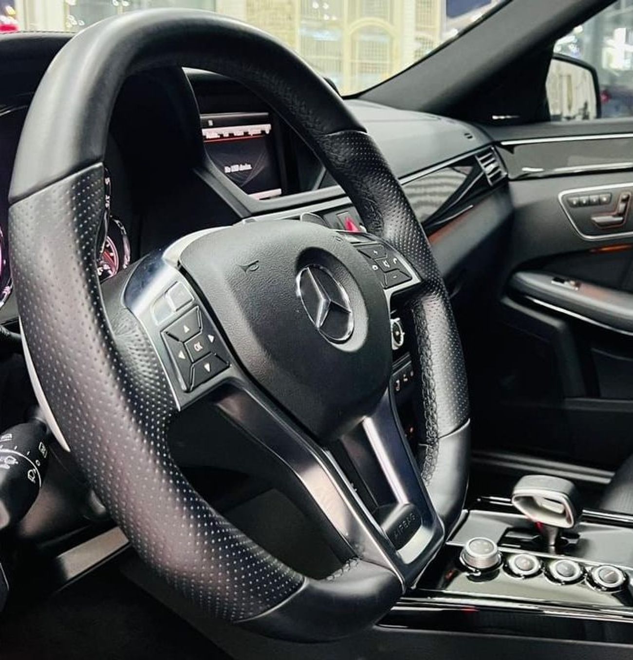 Mercedes-Benz E 63 AMG Std 5.5L