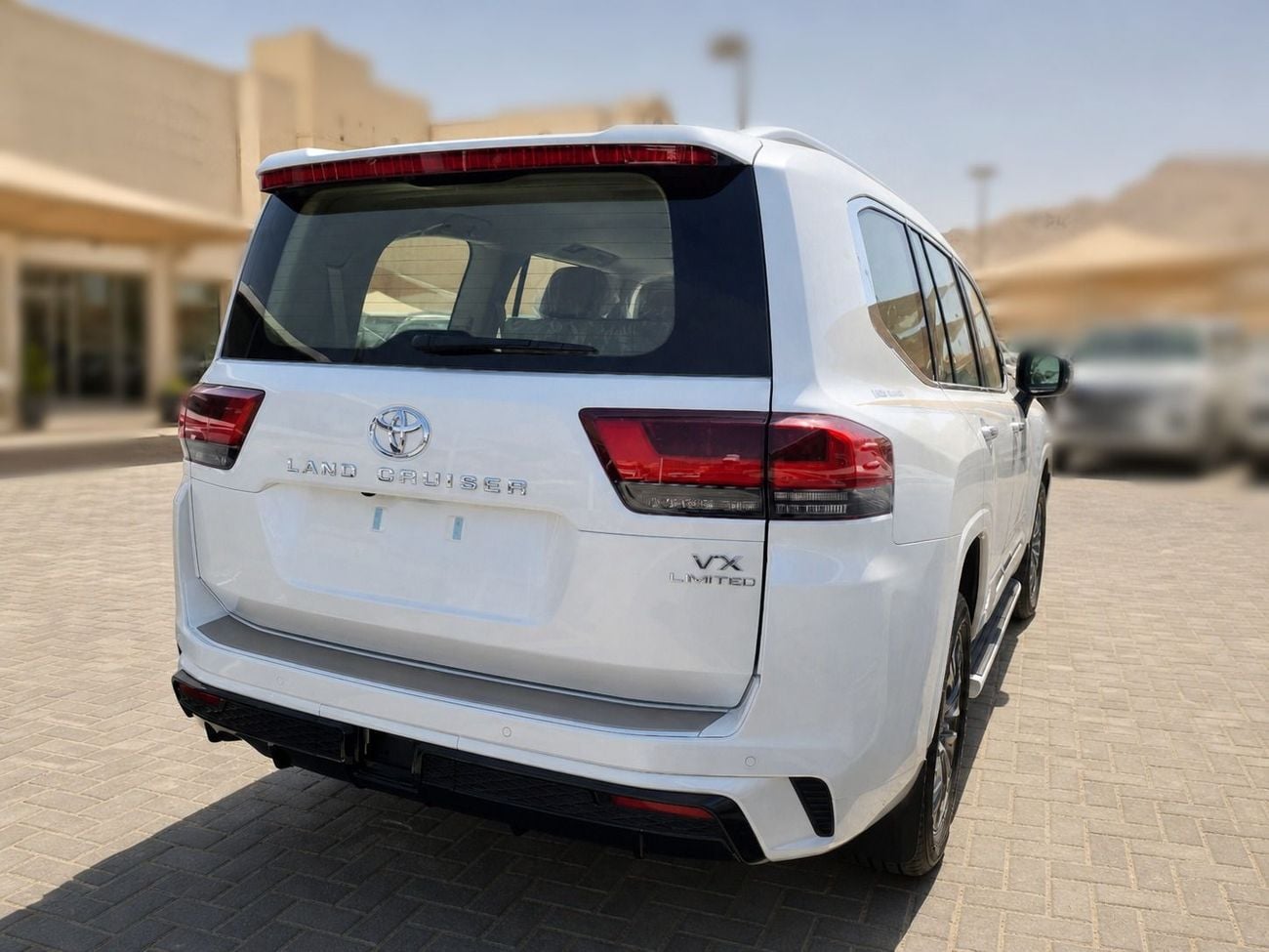 تويوتا لاند كروزر 2024 Toyota Land Cruiser LC300 VX-V Limited (High-Option with Radar) 7-Seater 4.0L V6 Petrol A/T 4WD